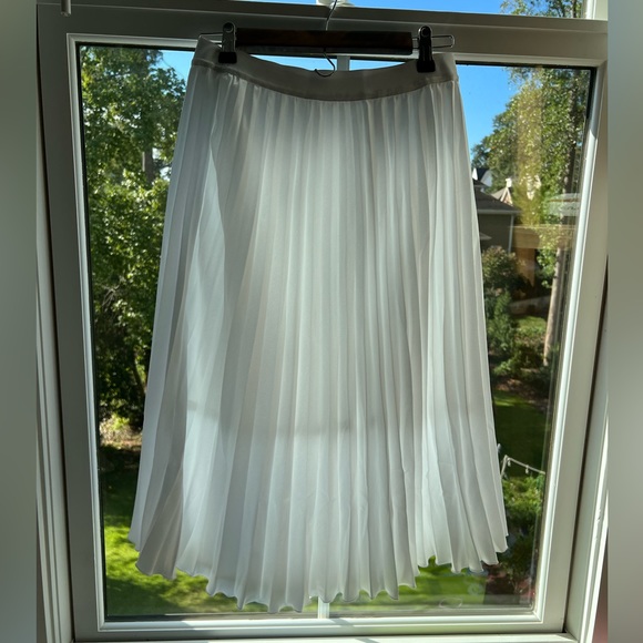 Pleated Midi Skirt size Medium - Picture 3 of 7